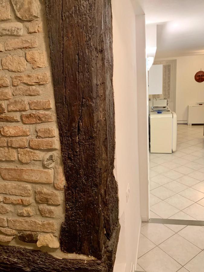 Storico Ombelico Di Parma Apartment Bagian luar foto
