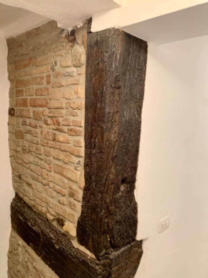Storico Ombelico Di Parma Apartment Bagian luar foto